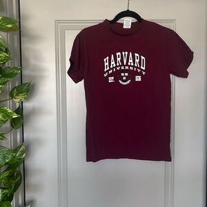 Harvard T-shirt, size S, good condition.